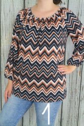 Vállrahúzható cikkcakk mintás lenge felső S/M és L/XL