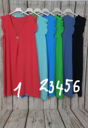 Nagyon csinos  gombos díszítésű lenge ruha ,válla fodros