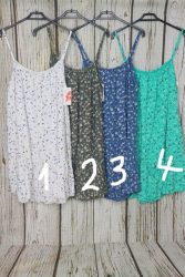 Nagyon csinos lenge virágos pántos ruha 