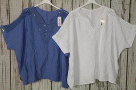 Nagyon csinos nagyobb méretű  felső,vállán horgolt betéttel 